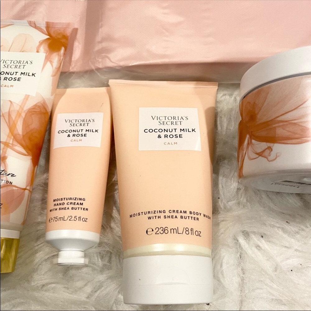 LAST ONE! Victoria’s Secret Natural Beauty Gift Set - Picture 5 of 15